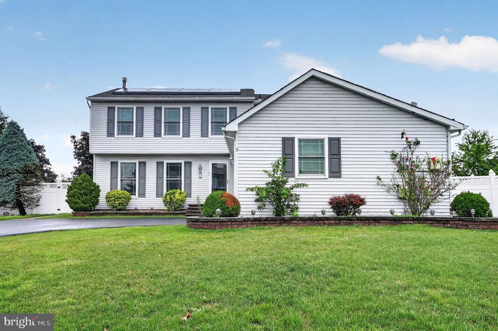 3 BERWICK LN, Sicklerville, NJ 08081