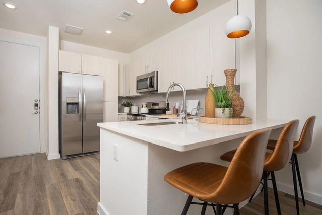 1690 North Loop 452, Houston, TX 77009