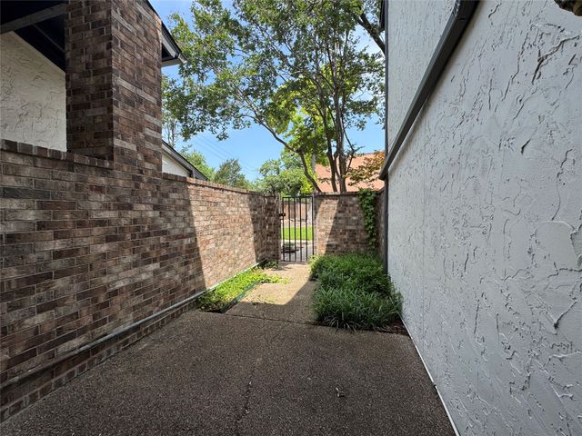 9106 Emberglow Lane, Dallas, TX 75243