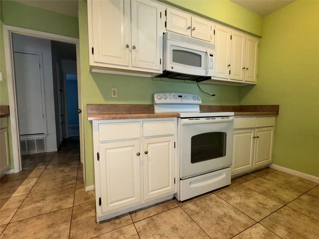 9106 Emberglow Lane, Dallas, TX 75243