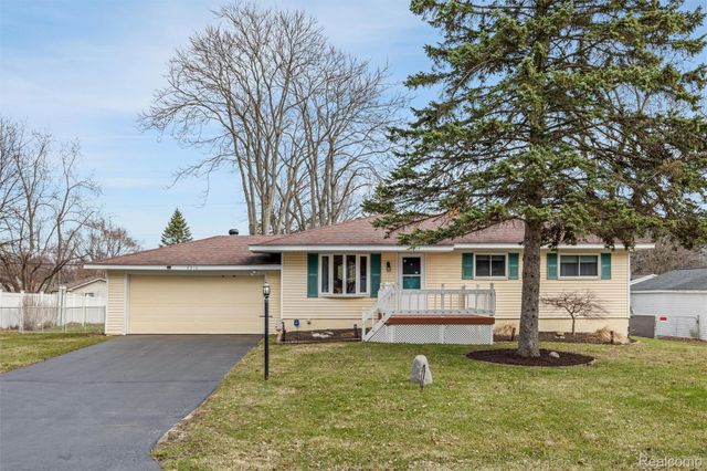 5214 Heath Avenue, Independence Charter Township, MI 48346