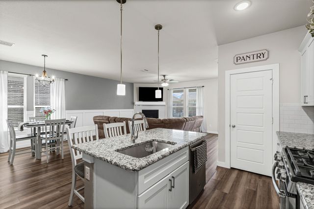 401 Evans Drive, Van Alstyne, TX 75495