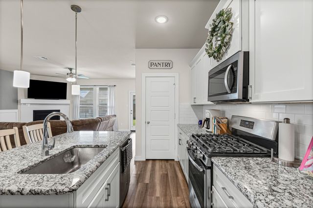 401 Evans Drive, Van Alstyne, TX 75495