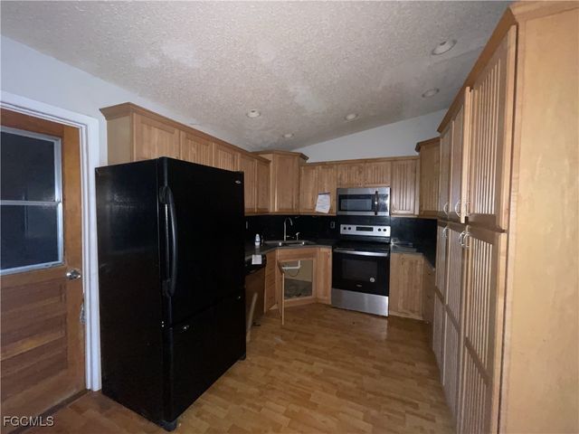 3018 NW 2nd PL, Cape Coral, FL 33993