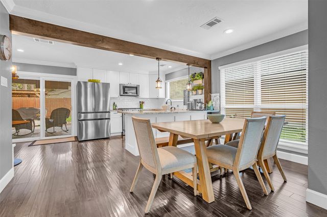 11 Barnstable Place, The Woodlands, TX 77381