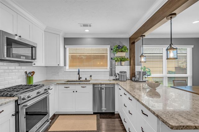 11 Barnstable Place, The Woodlands, TX 77381