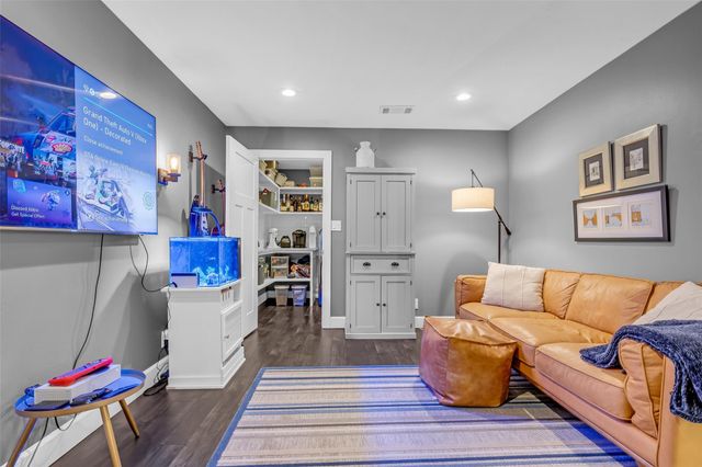 11 Barnstable Place, The Woodlands, TX 77381