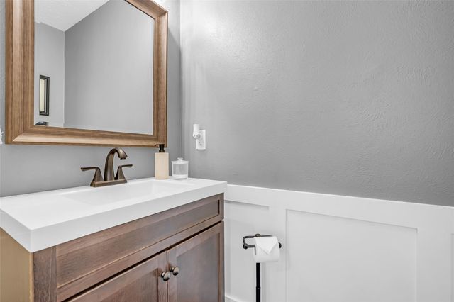 11 Barnstable Place, The Woodlands, TX 77381