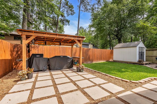 11 Barnstable Place, The Woodlands, TX 77381