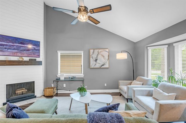 11 Barnstable Place, The Woodlands, TX 77381