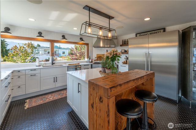 929 W 5th Street, Port Angeles, WA 98363