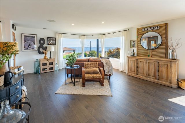 929 W 5th Street, Port Angeles, WA 98363