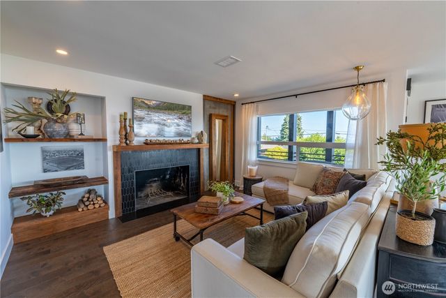 929 W 5th Street, Port Angeles, WA 98363