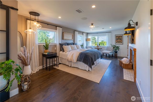 929 W 5th Street, Port Angeles, WA 98363