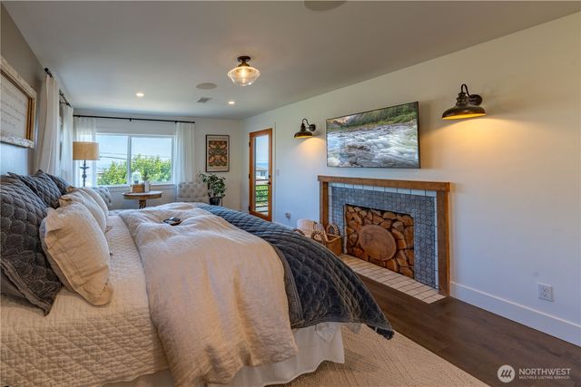 929 W 5th Street, Port Angeles, WA 98363