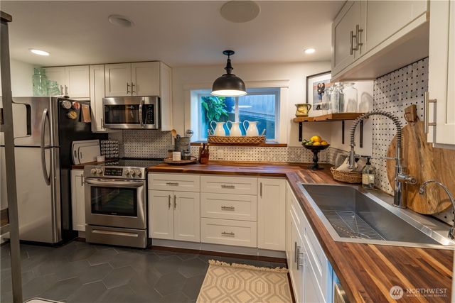 929 W 5th Street, Port Angeles, WA 98363