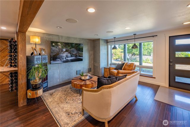 929 W 5th Street, Port Angeles, WA 98363