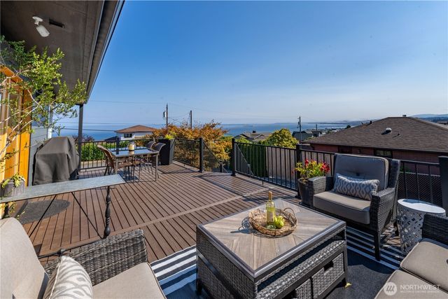 929 W 5th Street, Port Angeles, WA 98363