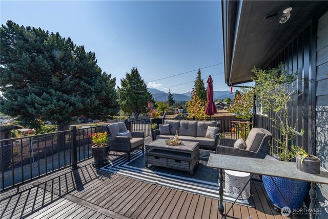 929 W 5th Street, Port Angeles, WA 98363