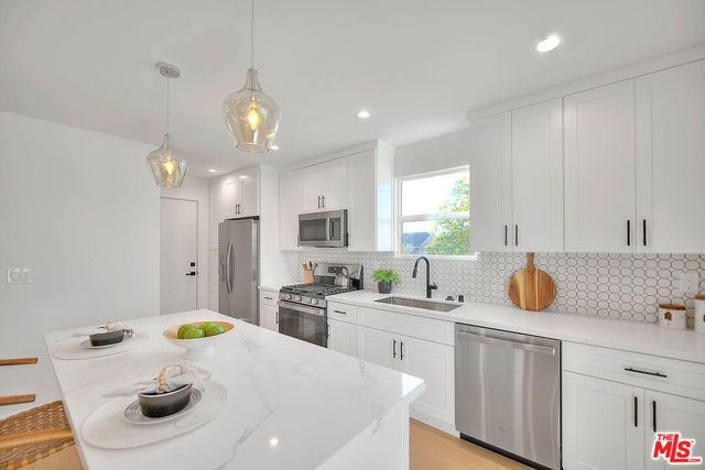 2156 W 108th Street, Los Angeles, CA 90047