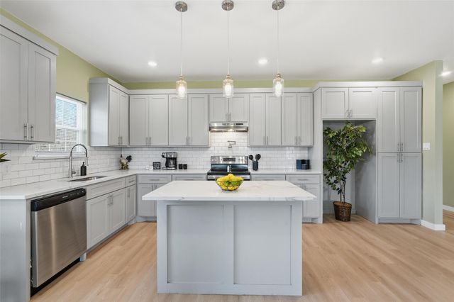 100 WINCHESTER Circle, Gun Barrel City, TX 75756