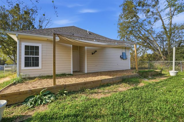 100 WINCHESTER Circle, Gun Barrel City, TX 75756