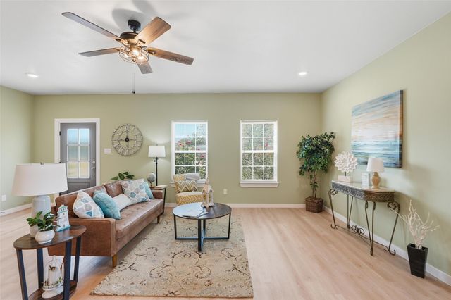 100 WINCHESTER Circle, Gun Barrel City, TX 75756