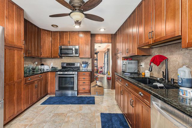 5217 Mart Court, Warren, MI 48091