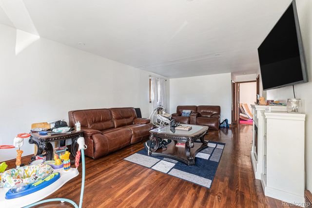 5217 Mart Court, Warren, MI 48091