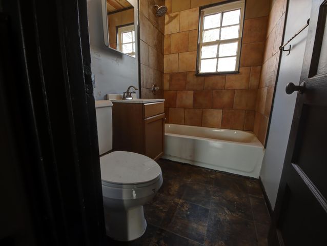 826 Kingsporte Avenue, La Porte, IN 46350