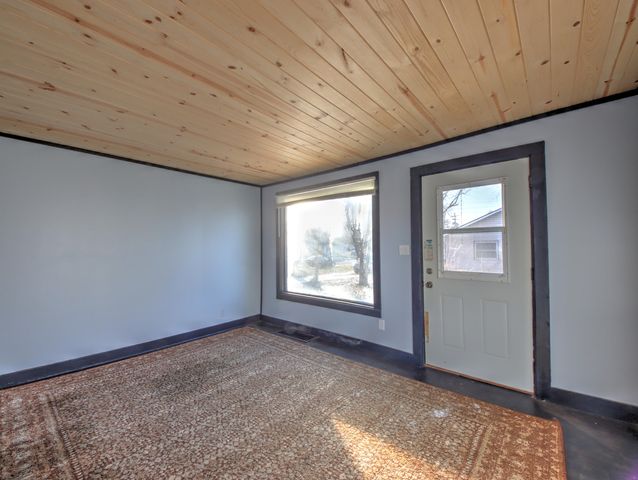 826 Kingsporte Avenue, La Porte, IN 46350