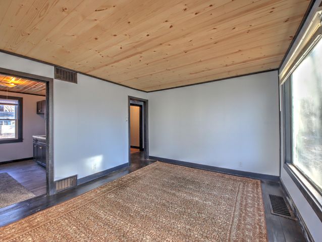 826 Kingsporte Avenue, La Porte, IN 46350