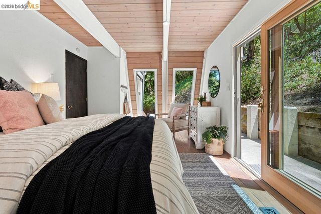 26 Fern Way, Orinda, CA 94563