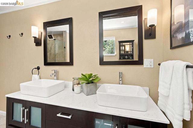 26 Fern Way, Orinda, CA 94563