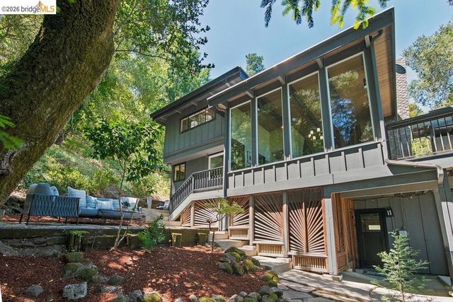 26 Fern Way, Orinda, CA 94563