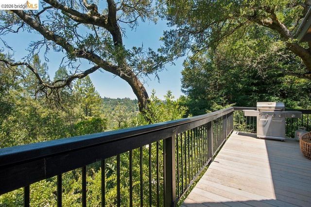 26 Fern Way, Orinda, CA 94563
