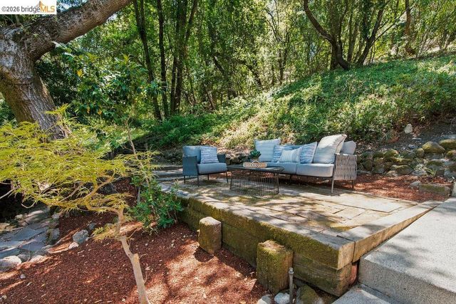 26 Fern Way, Orinda, CA 94563