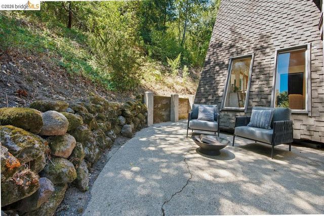26 Fern Way, Orinda, CA 94563