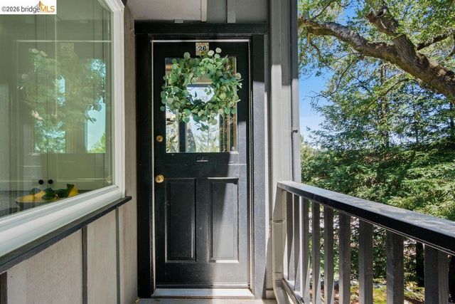 26 Fern Way, Orinda, CA 94563