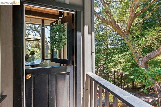 26 Fern Way, Orinda, CA 94563