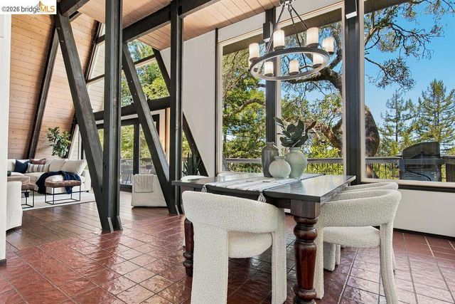 26 Fern Way, Orinda, CA 94563