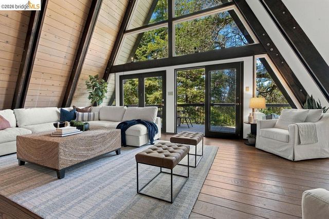 26 Fern Way, Orinda, CA 94563
