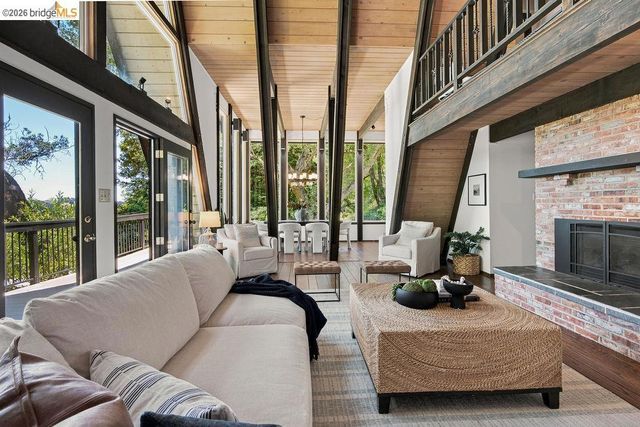 26 Fern Way, Orinda, CA 94563