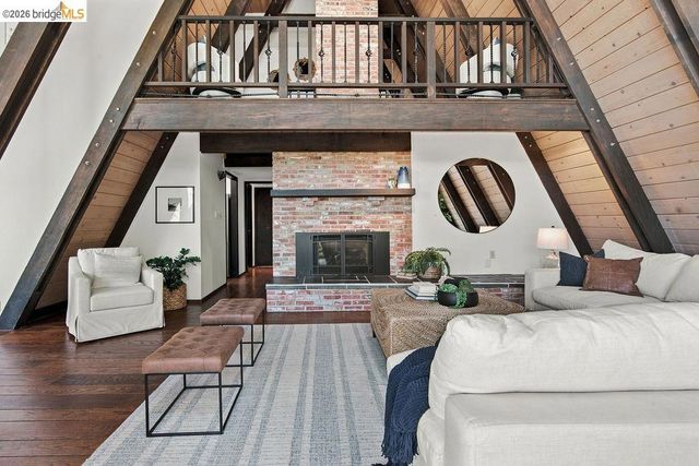 26 Fern Way, Orinda, CA 94563