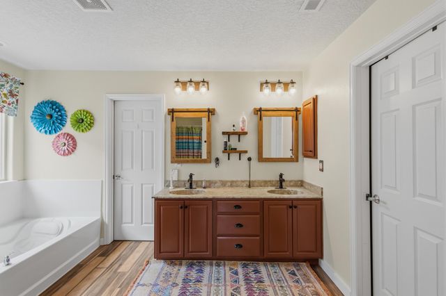 529 Loma Linda Loop NE, Rio Rancho, NM 87124