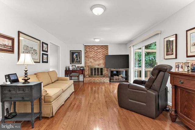 6042 MAKELY DR, Fairfax Station, VA 22039