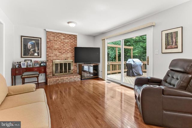 6042 MAKELY DR, Fairfax Station, VA 22039
