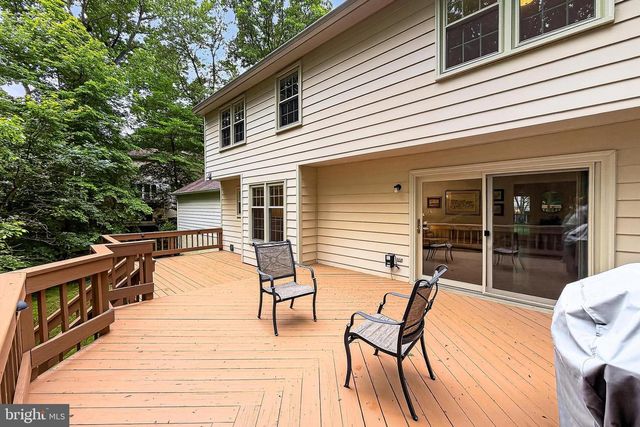 6042 MAKELY DR, Fairfax Station, VA 22039
