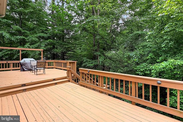6042 MAKELY DR, Fairfax Station, VA 22039