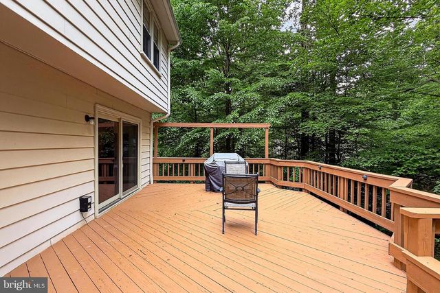 6042 MAKELY DR, Fairfax Station, VA 22039